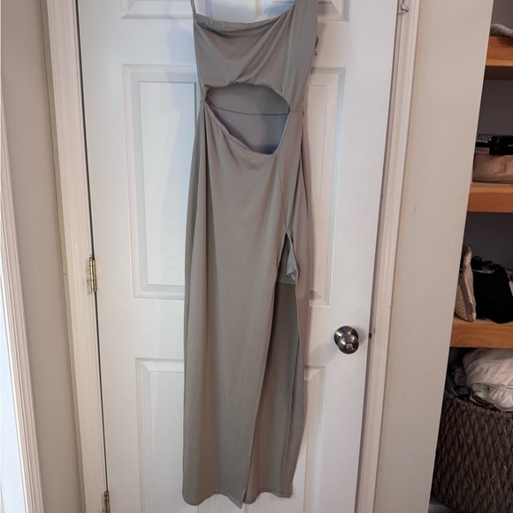 Erla Cutout Maxi Dress in Light Grey
superdown - Picture 4 of 6